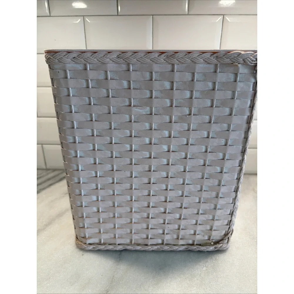 RARE! Vintage Blush‎ Pink Wicker Shabby Trash Can/Wastebasket ES008